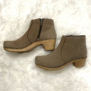 Dansko Maria Bootie Taupe size 8 / 38